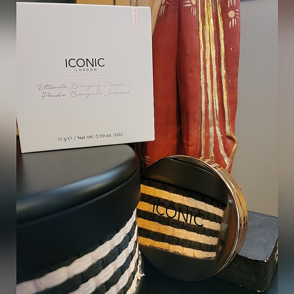 {Iconic • London} Bronzing Powder, NIB - Picture 4 of 4